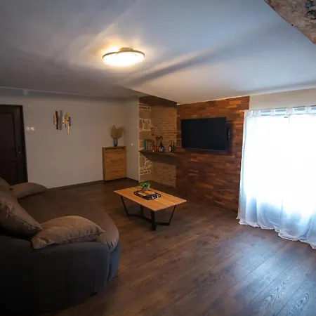 Divinity's Reach - The Upper Apartament *