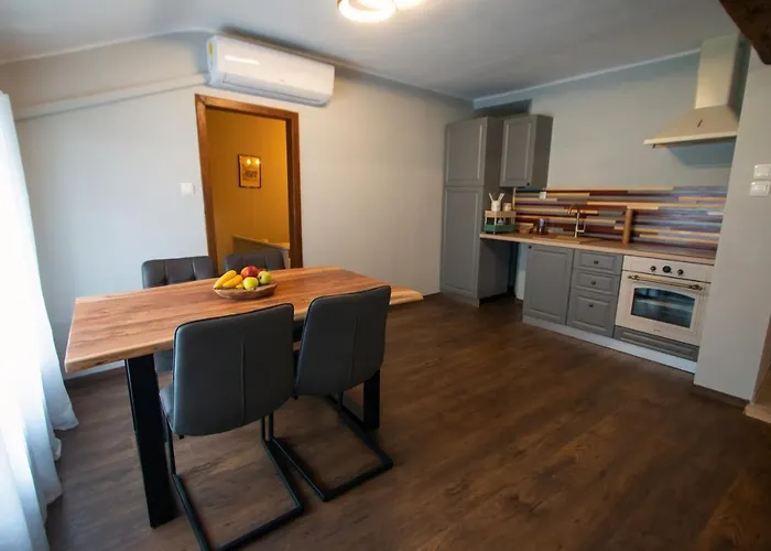 Divinity's Reach - The Upper Ζαντάρ