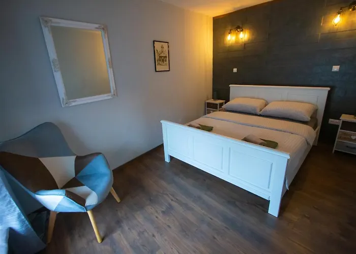 Divinity's Reach - The Upper Διαμέρισμα Ζαντάρ