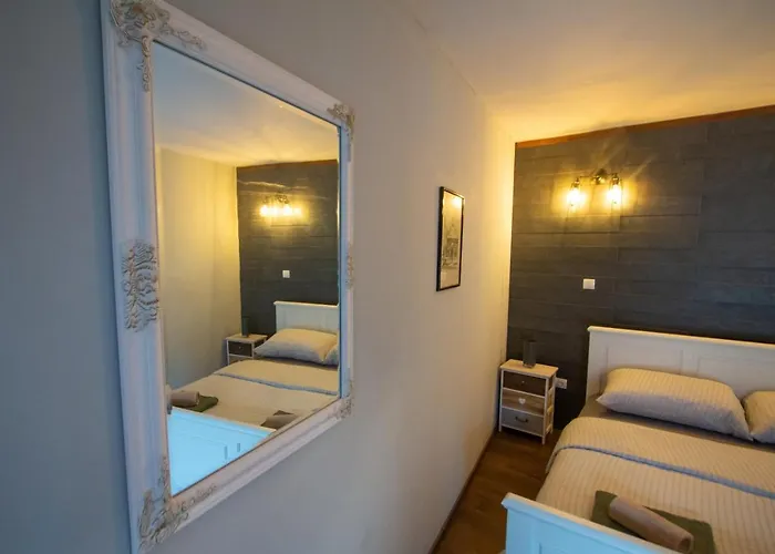 Divinity's Reach - The Upper * Ζαντάρ