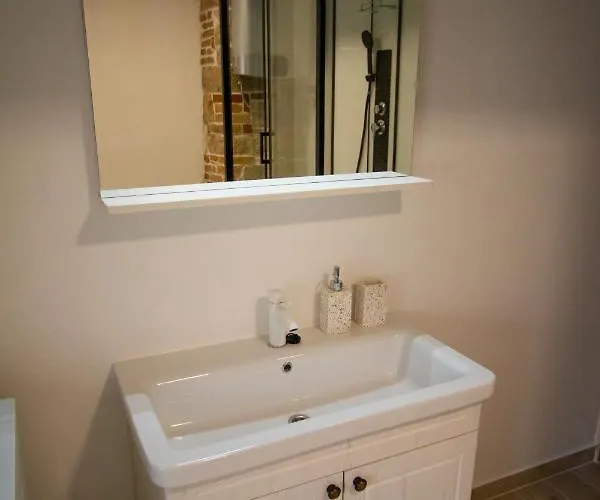 Divinity's Reach - The Upper Zára