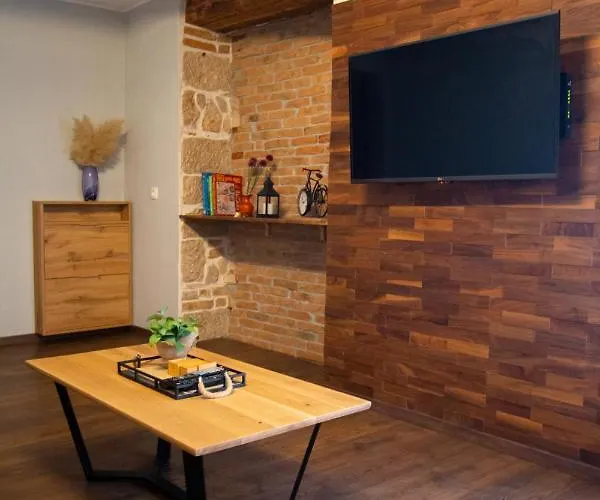 Divinity's Reach - The Upper Apartman Zára