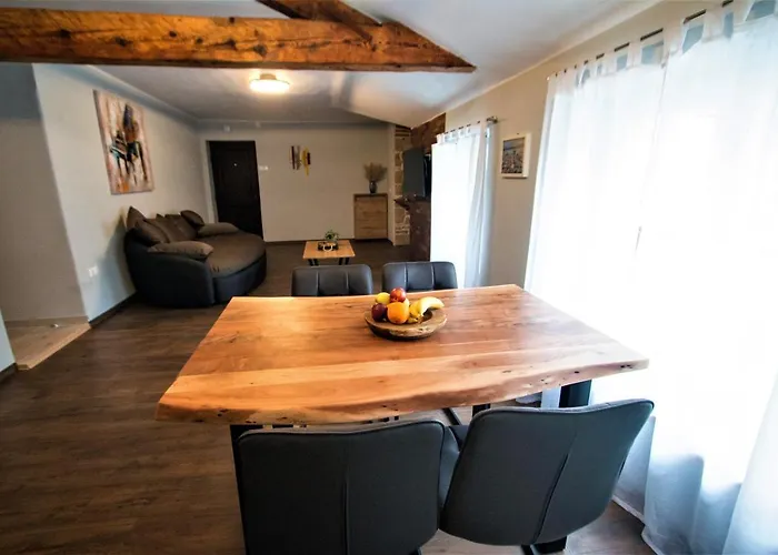 Divinity's Reach - The Upper Zára